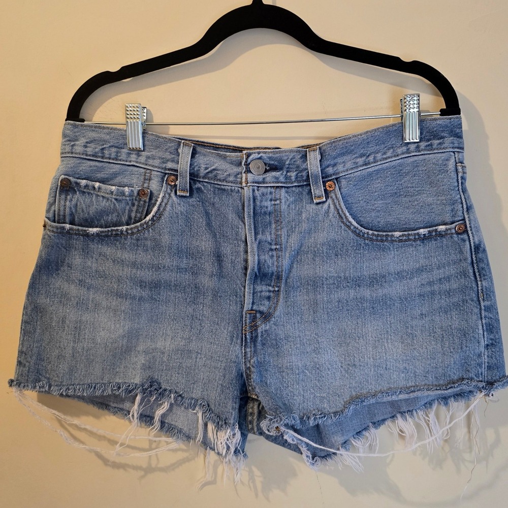 Levis 501 Original Light Wash Cut Off Denim Shorts Womens Size 30 Button Fly